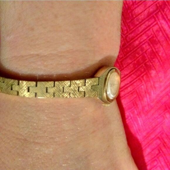 Vintage thin golden Lorus ladies watch - Picture 6 of 8